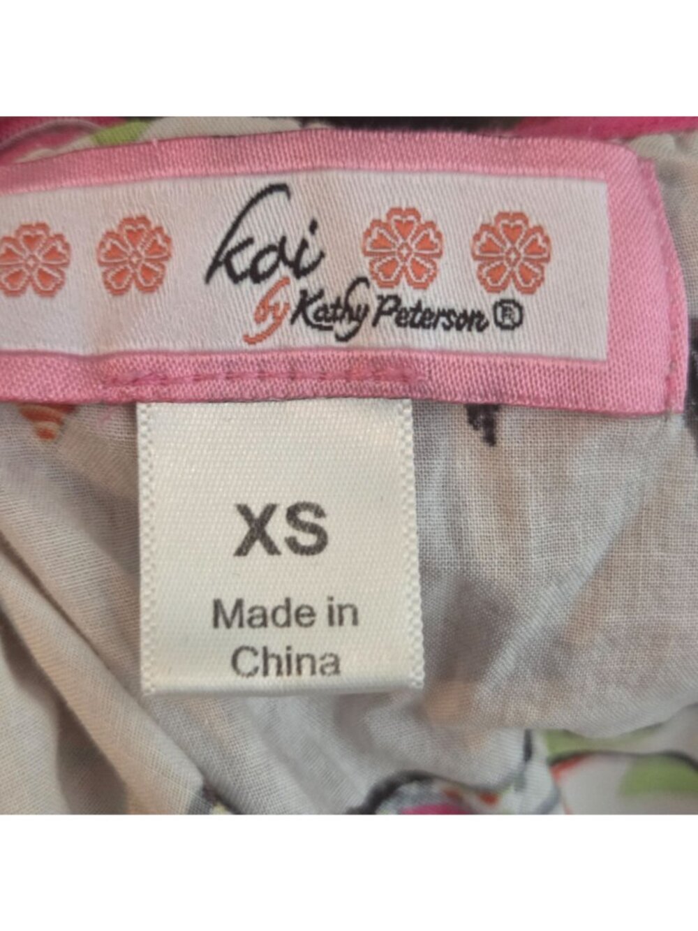 Koi Kathy Peterson 100% Cotton Pink Green Floral Flag Nurse Medical Scrub Top XS - Picture 8 of 9